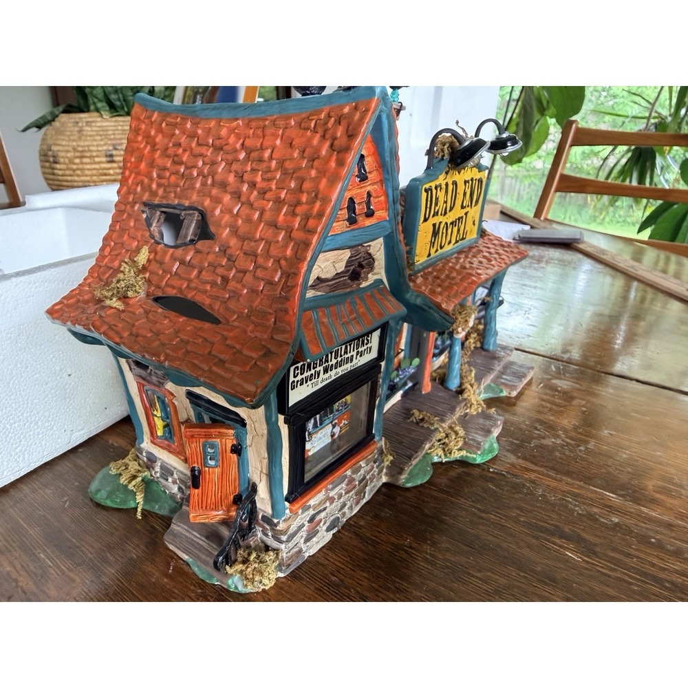 DEPARTMENT 56 HALLOWEEN DEAD END MOTEL #56.55377 RETIRED WORKS SNOW VILLAGE - Picture 4 of 11